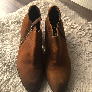 Franco Sarto distressed shoe bootie, brand new, never worn, sz 8, Sienna